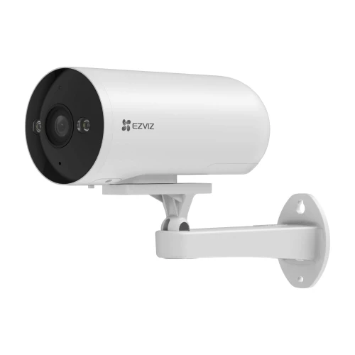 Biała kamera monitoringu EZVIZ H5 z czarnym frontem jest zamontowana na ściennym uchwycie. Kamera ma cylindryczny kształt i nowoczesny design.