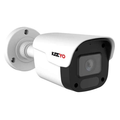 Na zdjęciu znajduje się biała kamera monitoringu marki KEEYO z czarnym frontem, zamontowana na ściennym uchwycie. Kamera ma nowoczesny design i jest przeznaczona do zewnętrznego monitoringu.