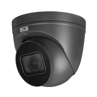 Na zdjęciu znajduje się kopułowa kamera IP o rozdzielczości 8MPX w kolorze ciemnoszarym, z widocznym logo BCS. Kamera ma nowoczesny design i jest przeznaczona do monitoringu.