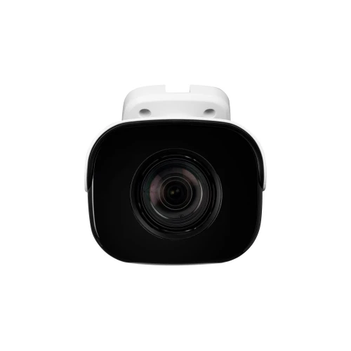 Zdjęcie przedstawia tubową kamerę IP w kolorze białym z czarnym frontem, na którym widoczny jest obiektyw. Kamera ma nowoczesny design i jest przeznaczona do monitoringu.