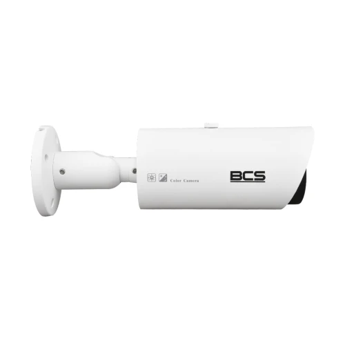 Biała kamera tubowa BCS z logo na obudowie, zamontowana na uchwycie ściennym. Kamera ma cylindryczny kształt i jest przeznaczona do monitoringu wizyjnego.