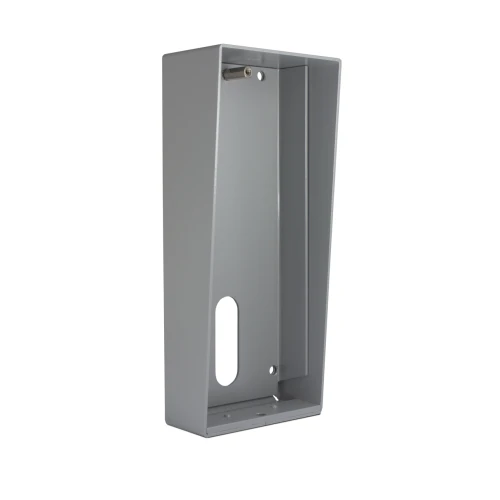 Metalowa obudowa natynkowa w kolorze szarym z otworem na przewody i miejscem na montaż urządzenia. Konstrukcja jest prosta i funkcjonalna, przeznaczona do instalacji na ścianie.