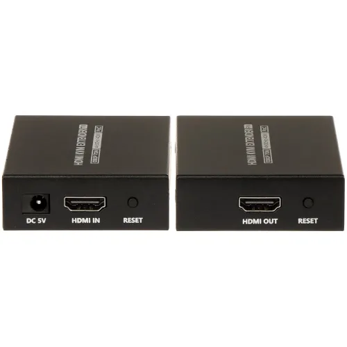 Na zdjęciu znajdują się dwa czarne urządzenia elektroniczne oznaczone jako "HDMI KVM Extender", z portami HDMI oraz przyciskami reset. Urządzenia mają oznaczenia "HDMI IN" i "HDMI OUT", a także wejście zasilania DC 5V.