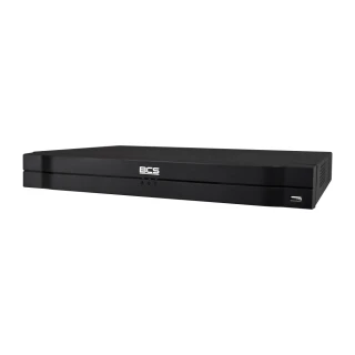 Czarny rejestrator BCS L-XVR3202-6 o prostokątnym kształcie z logo BCS na przednim panelu. Urządzenie posiada minimalistyczny design z kilkoma przyciskami i portem USB z przodu.