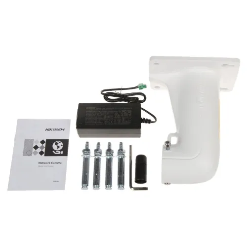 Zestaw montażowy do kamery sieciowej Hikvision zawiera uchwyt ścienny, zasilacz, instrukcję obsługi, śruby montażowe, klucz imbusowy i złącze kablowe. Wszystkie elementy są ułożone na białym tle.