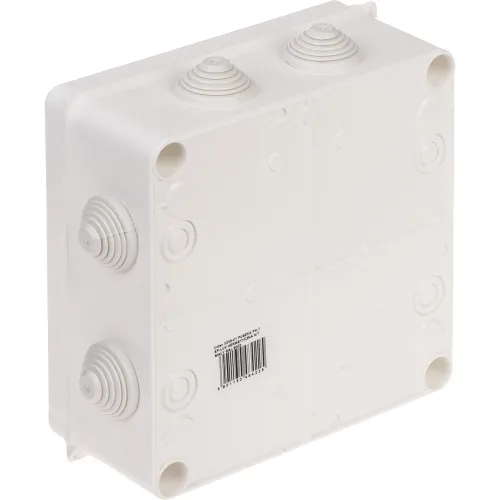Kwadratowa, biała puszka elektryczna z zaślepkami na bokach i na górze. Widoczny jest kod kreskowy na spodzie puszki.