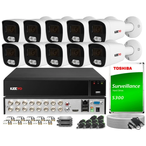 Zestaw do monitoringu składający się z ośmiu kamer, rejestratora oraz dysku twardego Toshiba S300. W zestawie znajdują się również kable i akcesoria montażowe.