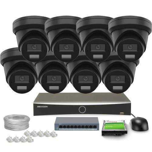 Zestaw do monitoringu składający się z ośmiu czarnych kamer, rejestratora, kabla, przełącznika sieciowego, dysku twardego i myszki. Kamery są ułożone w dwóch rzędach, a pozostałe elementy zestawu znajdują się poniżej.