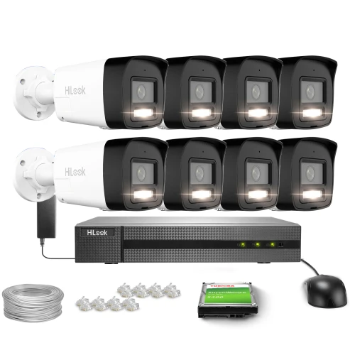 Zestaw do monitoringu składający się z ośmiu kamer, rejestratora, dysku twardego, kabla oraz akcesoriów montażowych. Kamery są czarne z białymi obudowami i posiadają wbudowane oświetlenie LED.