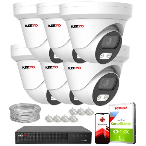 Zestaw do monitoringu IP składający się z pięciu białych kamer, rejestratora, dysku twardego Toshiba 1TB oraz akcesoriów montażowych. Kamery mają nowoczesny design i są oznaczone logo KEEYO.