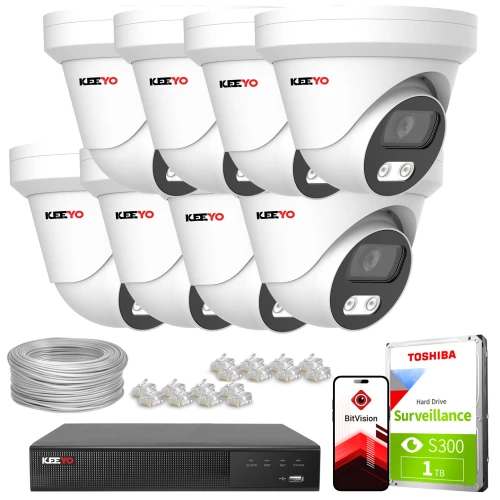 Zestaw do monitoringu składający się z ośmiu białych kamer, rejestratora, dysku twardego Toshiba oraz akcesoriów montażowych. Na zdjęciu widoczny jest również kabel sieciowy i aplikacja mobilna na smartfonie.