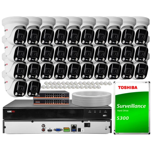 Na zdjęciu znajduje się zestaw do monitoringu IP, składający się z wielu kamer, rejestratora, kabli oraz dysku twardego Toshiba S300. Kamery są ułożone w rzędach, a poniżej widoczne są akcesoria i urządzenia niezbędne do instalacji systemu.