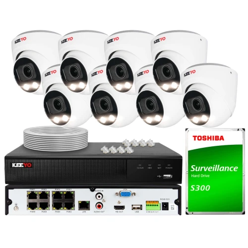 Zestaw do monitoringu składający się z sześciu białych kamer kopułkowych marki Keeyo, rejestratora z różnymi portami oraz dysku twardego Toshiba S300. W zestawie znajduje się również kabel i złącza do podłączenia systemu.