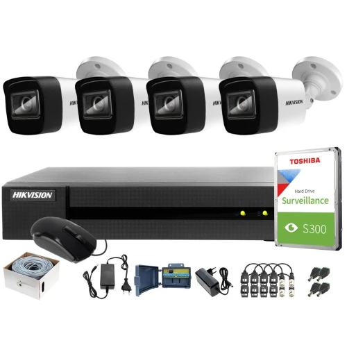 Zestaw do monitoringu składa się z czterech kamer Hikvision, rejestratora, dysku twardego Toshiba S300 oraz akcesoriów montażowych i kabli. Produkt przeznaczony jest do kompleksowego nadzoru wizyjnego, oferując wysoką jakość obrazu i niezawodność.